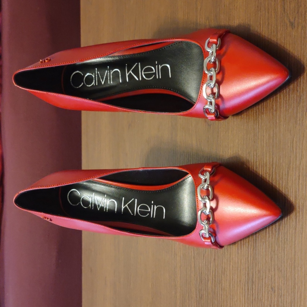 Calvin Klein Red Pointed Toe Chain Accent Pumps size 11 - Picture 2 of 7